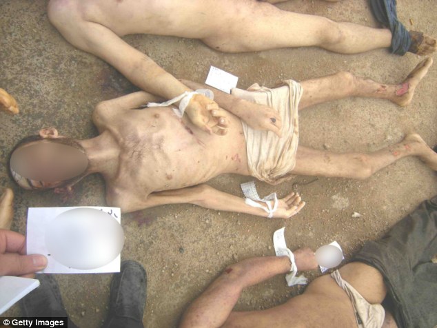 Bukti-Bukti Foto Menunjukkan Penyiksaan Tentara Assad Terhadap Tawanan Pemberontak 