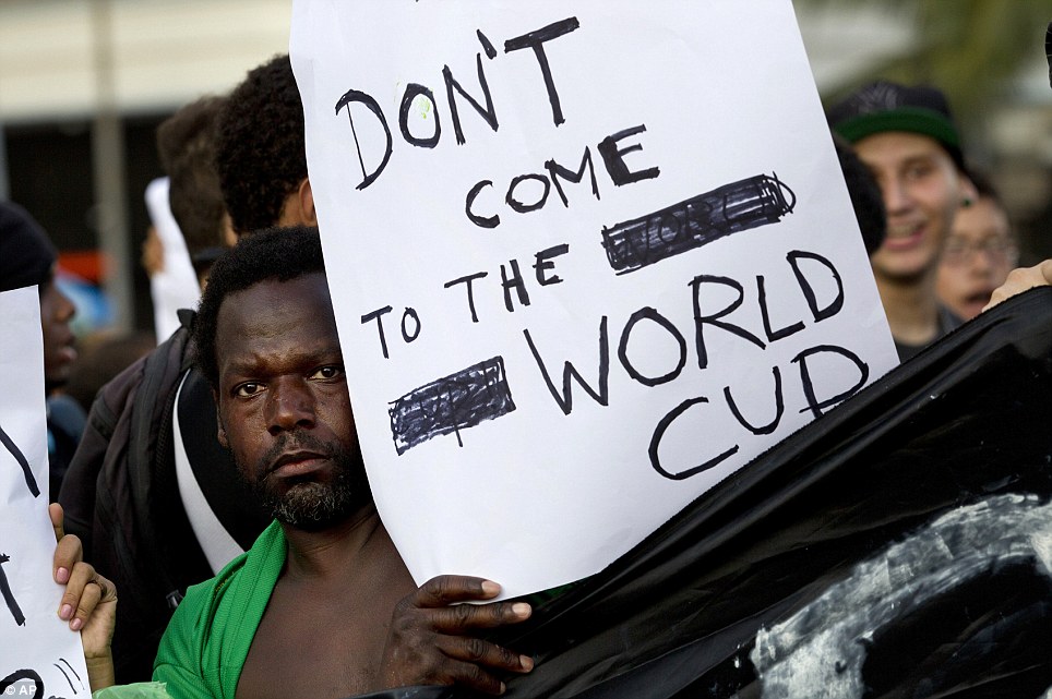 (Foto-Foto) Kerusuhan Tolak Piala Dunia di Brasil