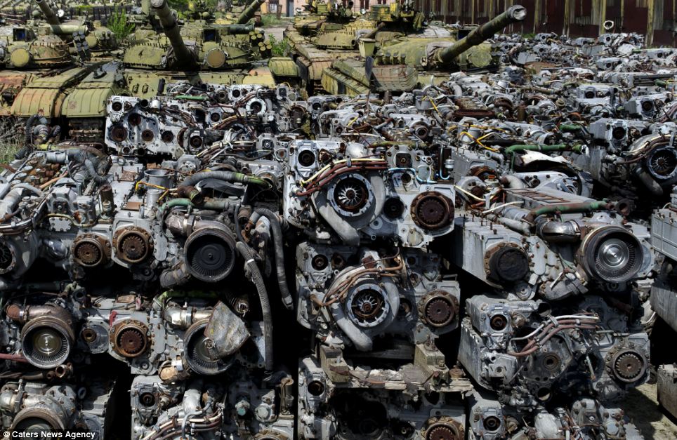TOP 100 *<<<Photo Kuburan Main Battle Tank Peninggalan Perang Dingin Di Ukraina*>>>