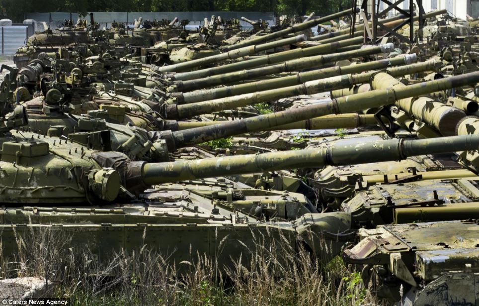 TOP 100 *<<<Photo Kuburan Main Battle Tank Peninggalan Perang Dingin Di Ukraina*>>>