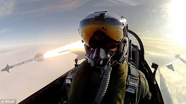Foto Selfie Super Keren : Pilot Jet Tempur F16 Selfie Saat Menembak Rudal