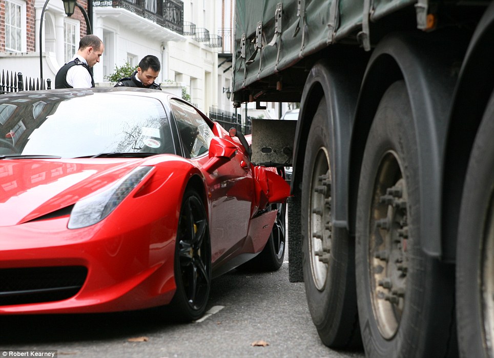 Apes, Sopir Truk Kontainer Senggol Ferrari Rp3,2 Miliar