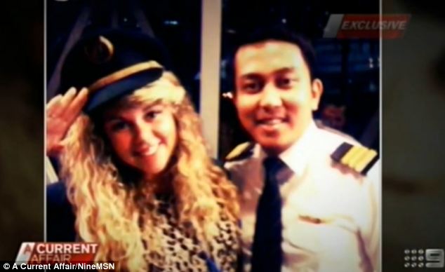Pilot Malaysian Airline Yang Hilang Sering Mengundang Penumpang Wanita Ke Kokpit 