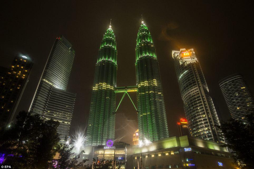 PEMANDANGAN DUNIA SAAT EARTH HOUR