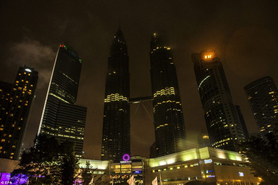 PEMANDANGAN DUNIA SAAT EARTH HOUR