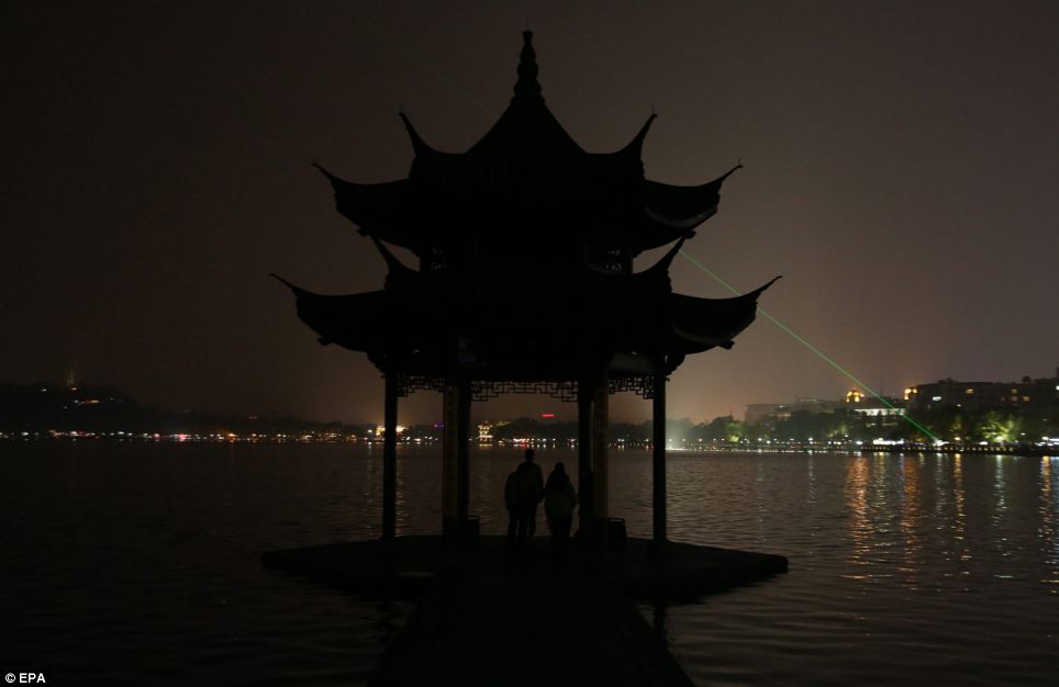PEMANDANGAN DUNIA SAAT EARTH HOUR