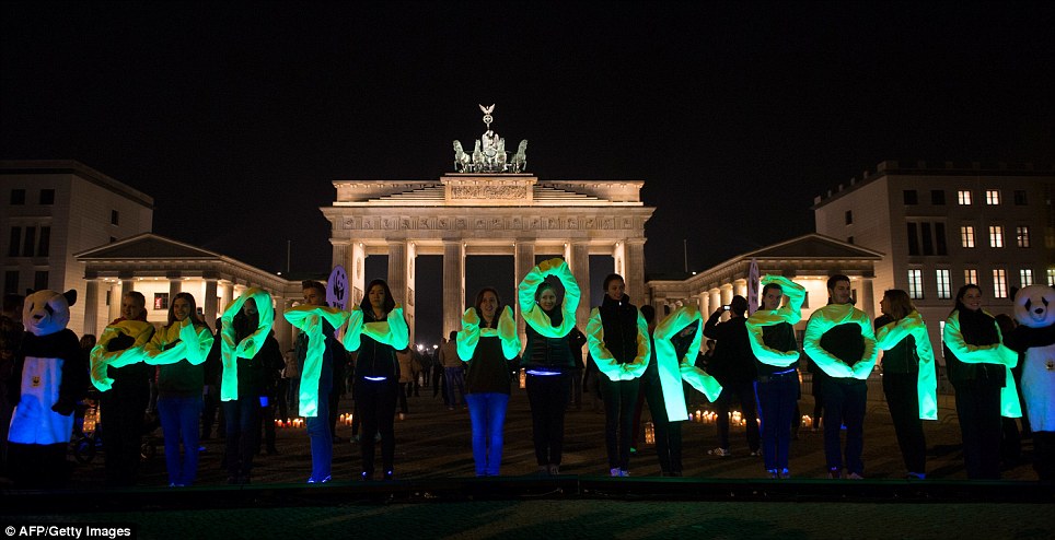 PEMANDANGAN DUNIA SAAT EARTH HOUR