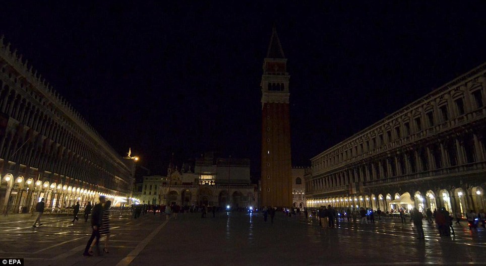 PEMANDANGAN DUNIA SAAT EARTH HOUR