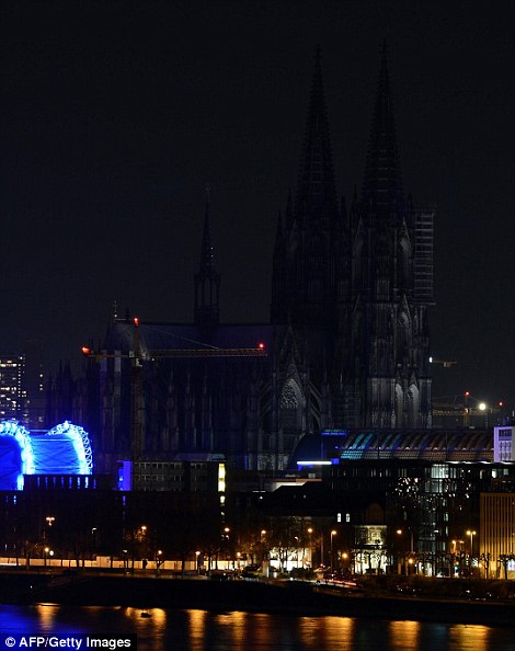 PEMANDANGAN DUNIA SAAT EARTH HOUR