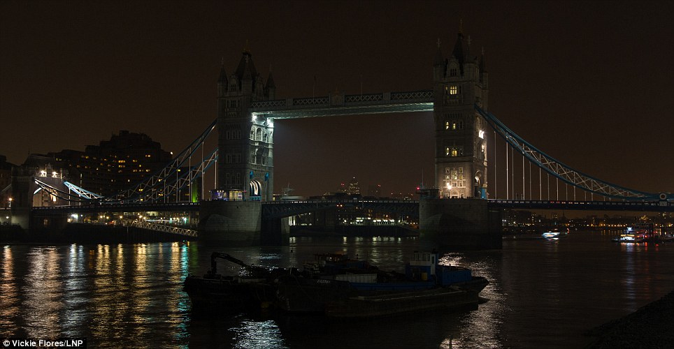 PEMANDANGAN DUNIA SAAT EARTH HOUR