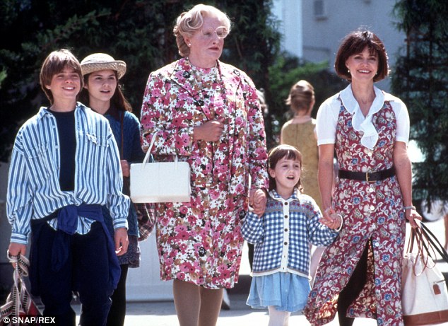 jadi-presiden-tidak-seberapa-dimata-prabowo-seperti-di-film-mrs-doubtfire