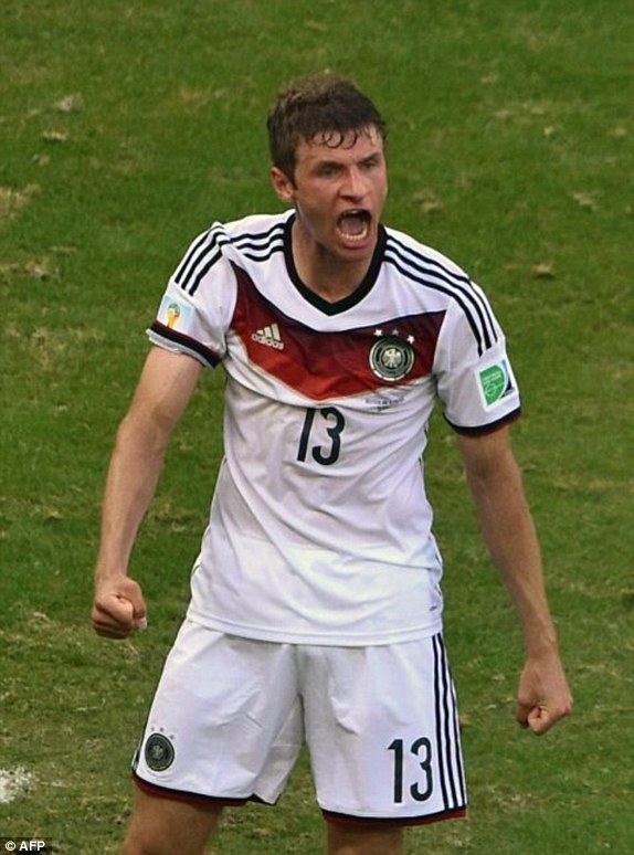 Hattrick Thomas Muller, Jerman Gasak Portugal 4-0