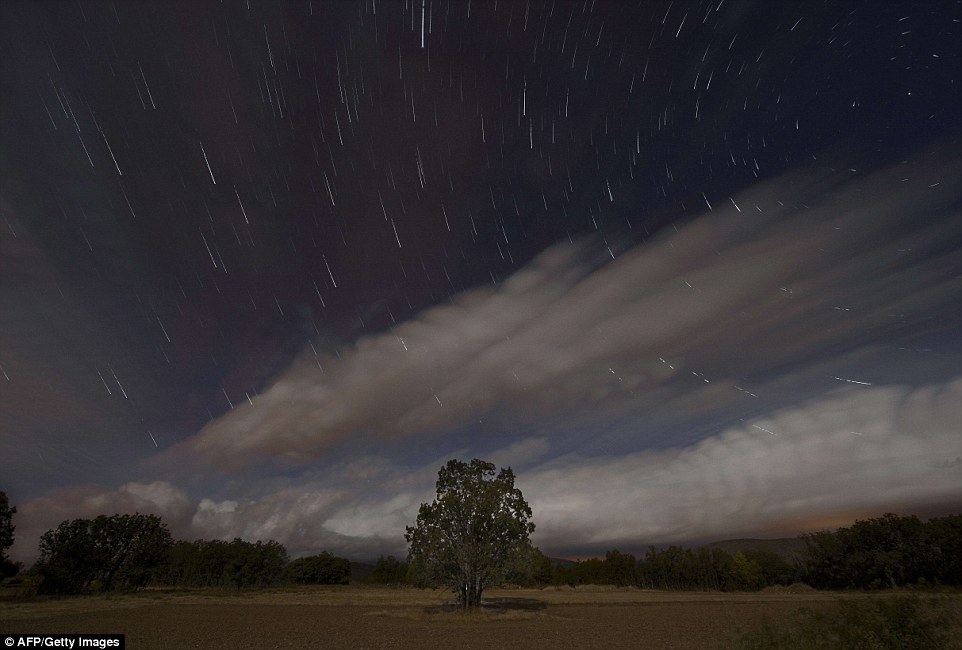 &#91;Pic+&#93;Ini Foto-Foto dari Hujan Meteor Pesreid Tahun Ini (Agak BWK)