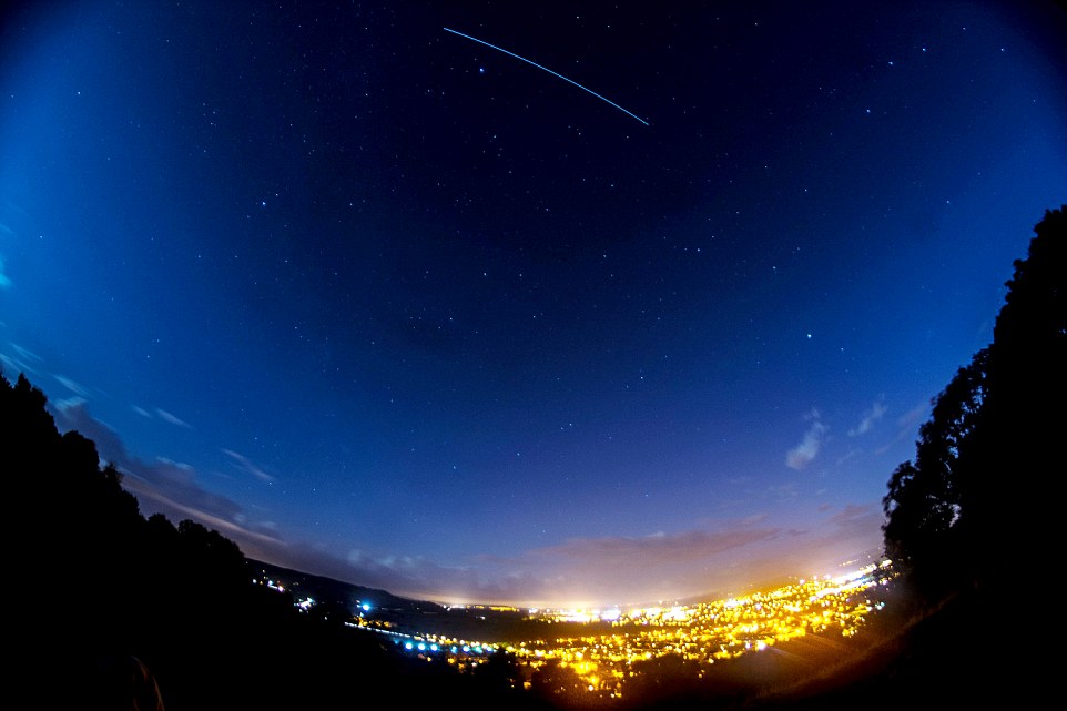 &#91;Pic+&#93;Ini Foto-Foto dari Hujan Meteor Pesreid Tahun Ini (Agak BWK)