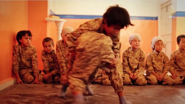 ISIS mendirikan sekolah pelatihan tentara anak-anak, ajarkan kesadisan dan kebengisan