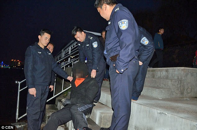 Chinkeee Rasis,US teen almost death on bank of Chinese river travelling 7,000 mls