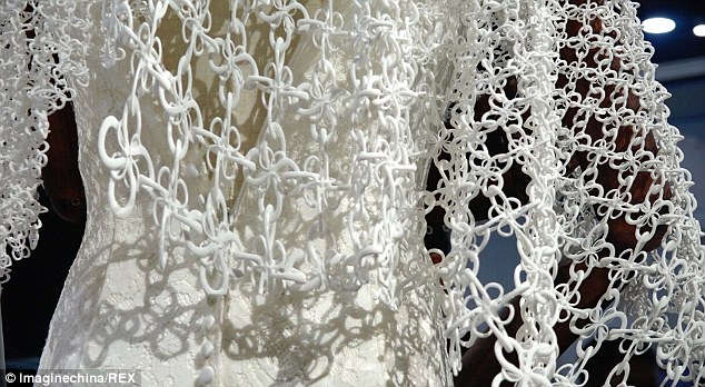 Mau Kawin? Print Saja Baju Pengantinnya Dengan 3D Printer Xuberance