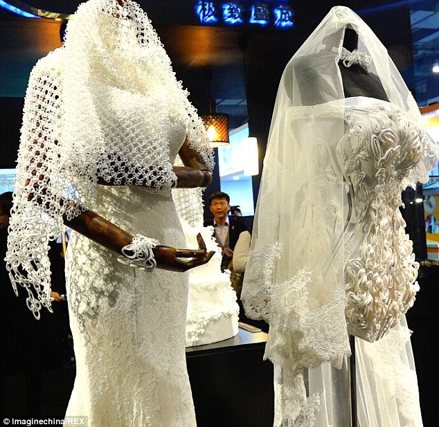 Mau Kawin? Print Saja Baju Pengantinnya Dengan 3D Printer Xuberance