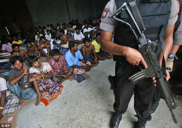 trashgtrohingya-migrants-mati-berebutan-makanan-us-raises-pressure-as-more-grim