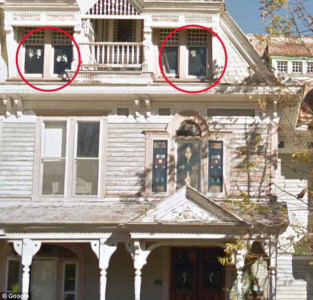 hantugoogle-captures-ghostly-images-in-windows-of--haunted-house--that-owners