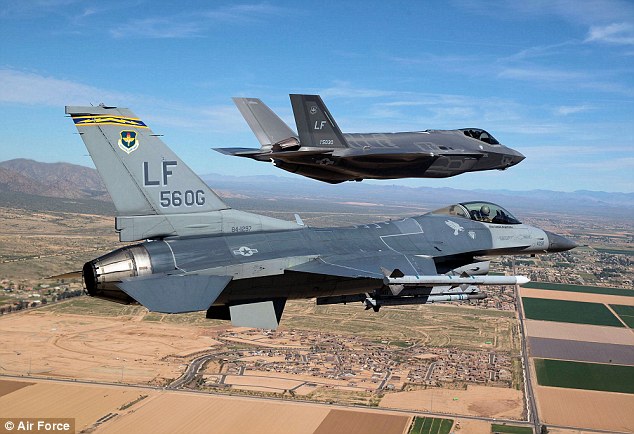 &#91;SIMULASI&#93; F-35A melakukan uji dog fight dgn F-16