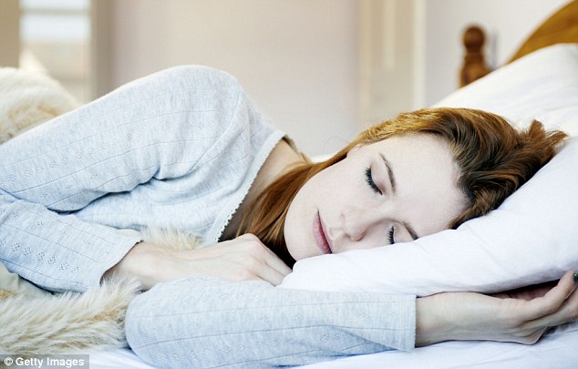 INI MANFAAT POSISI TIDUR MENYAMPING BAGI OTAK