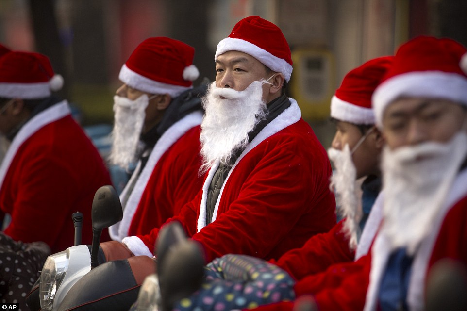 OMFG...Food delivery men dress themselves as Father Christmas in China !!!!!!