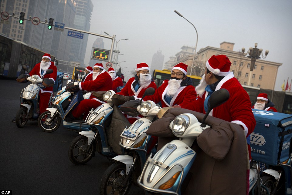 OMFG...Food delivery men dress themselves as Father Christmas in China !!!!!!