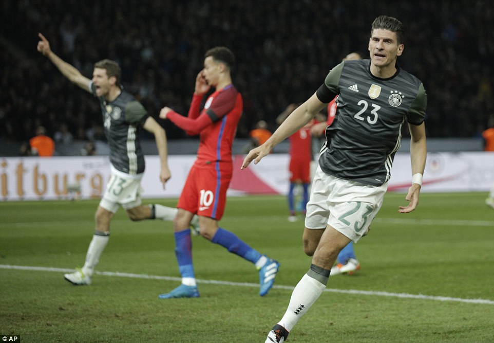 Pemain yang merayakan hari jadinya di Euro 2016