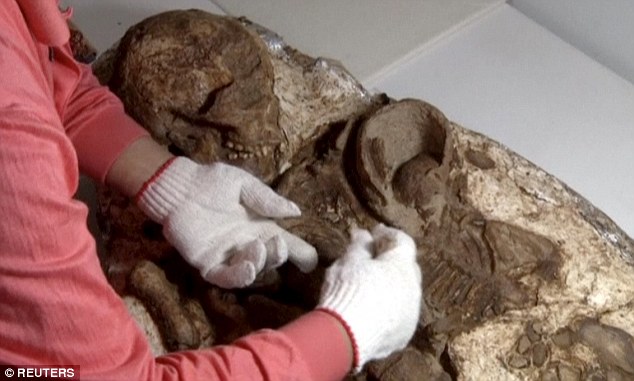 fosil-ibu-menggendong-bayi-dari-4800-tahun-lalu-ditemukan-di-taiwan