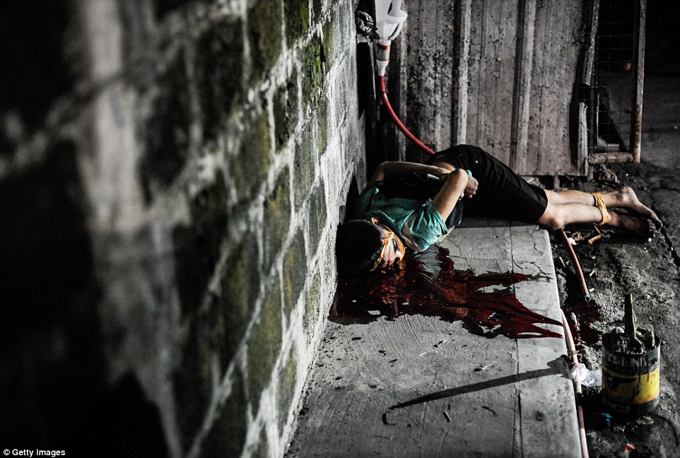 Gambar mengerikan menunjukkan pembunuhan brutal Filipina perang terhadap narkoba