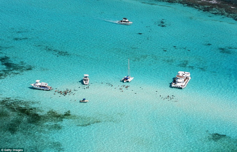 Surga Wisata Air Terjernih, Dari Turquoise Bay Sampai Wakatobi Indonesia
