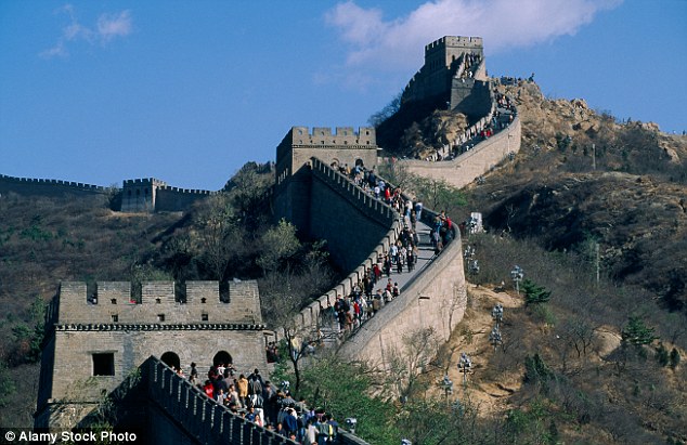 Tiongkok Bangun Stasiun Kereta Cepat di Bawah Great Wall