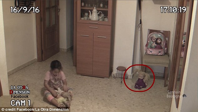 Boneka Hantu Yang Bergerak Sendiri &#91;On CAmera&#93;