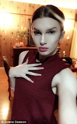 Wanjir, Transgender Ini Rela Abisin 1 Milyar Biar Mirip Boneka Ini!