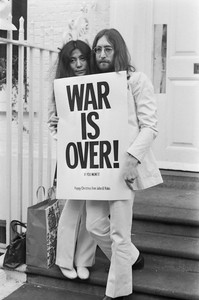 KISAH HIDUP : John Winston Lennon, Musisi Perdamaian yang Temperamental !