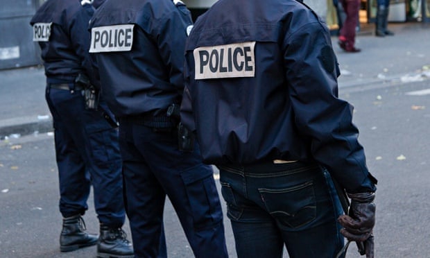 Breaking News 4L??....French police: gunmen holding up store in Paris