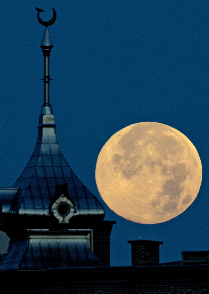 In Picture: Keindahan Bulan Purnama 'Supermoon' dari Berbagai Belahan Dunia