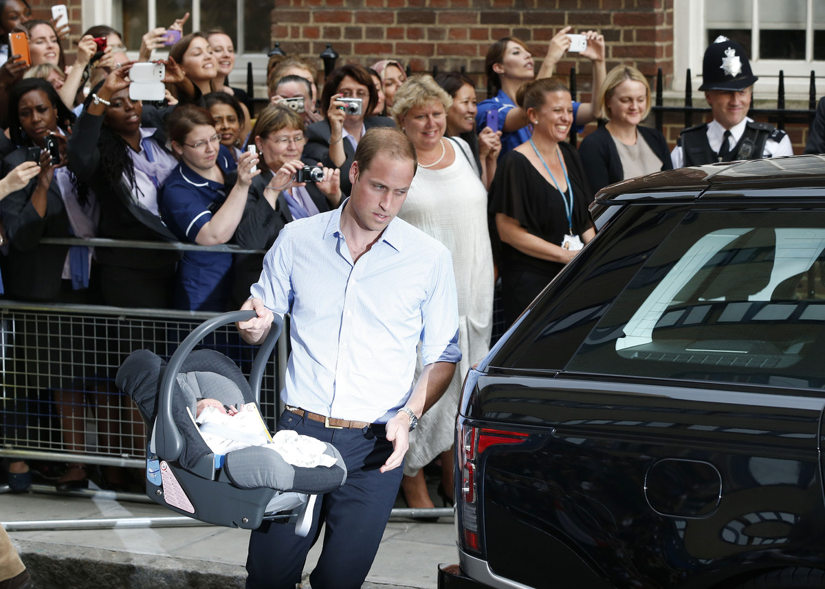 &#91;Breaking News!&#93; First Royal Baby Photos