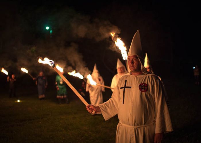 &#91; KKK &#93; Ku Klux Klan Menyebarkan Selebaran Cinta Damai