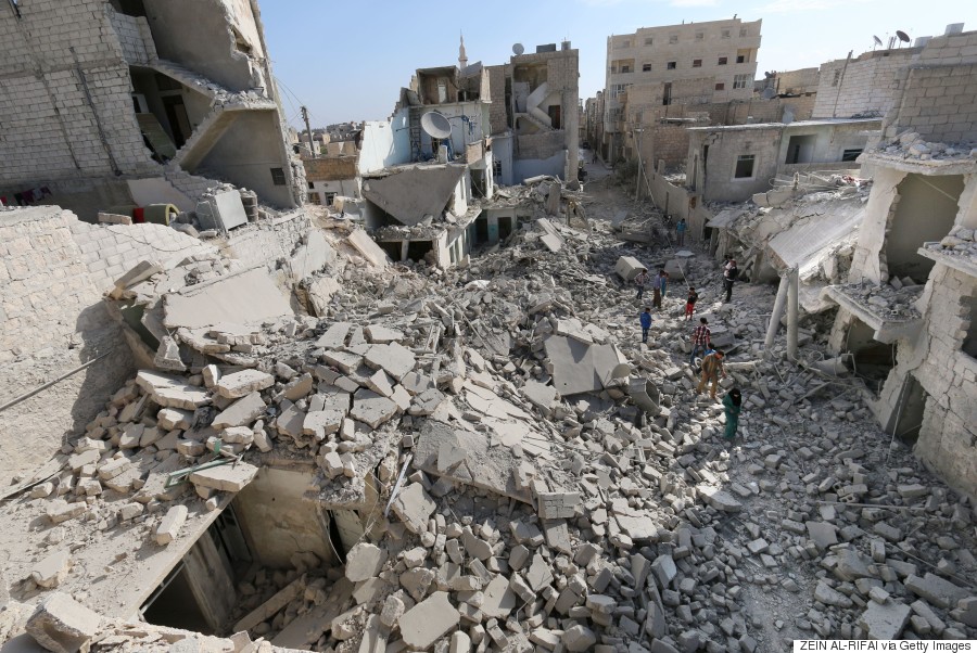  Dunia Sibuk Dengan ISIS, Rezim Suriah Menghujani Warga Sipil dengan Bom Udara.