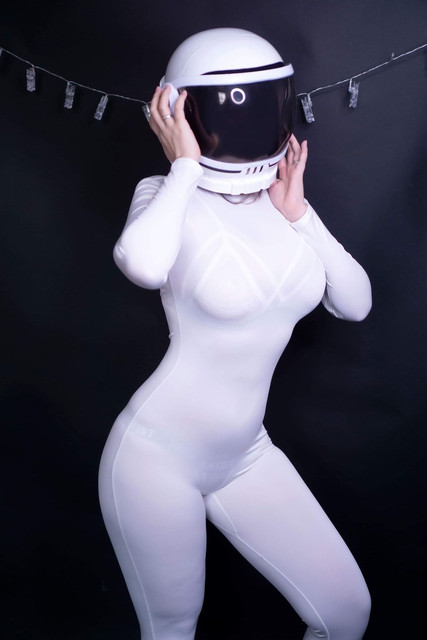Serem Tapi Cantik, Coser 18+ Mengubah Dirinya ala Lady Dimitrescu dari RE Village