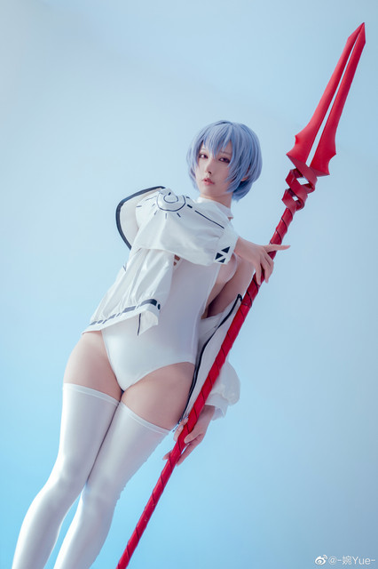 Cosplay Rei Ayanami Dilengkapi Tombak Longinus, Tipe Hot Brutal dari Evangelion!