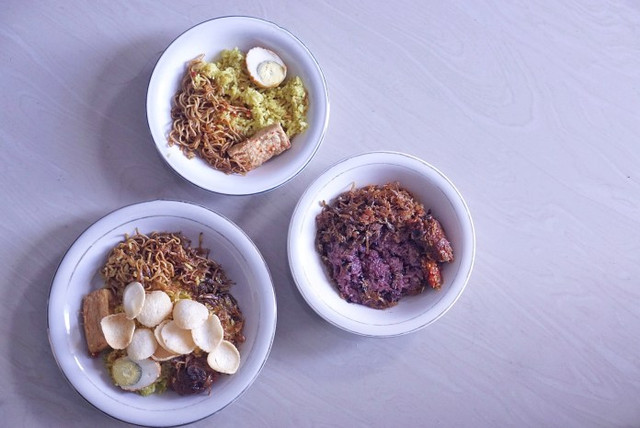 Songkolo & Nasi Kuning Dg Malia, Santapan yang Cocok di Pagi Hari