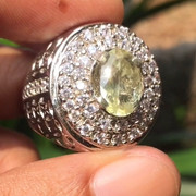 Lelang singkat pitu item berkilau