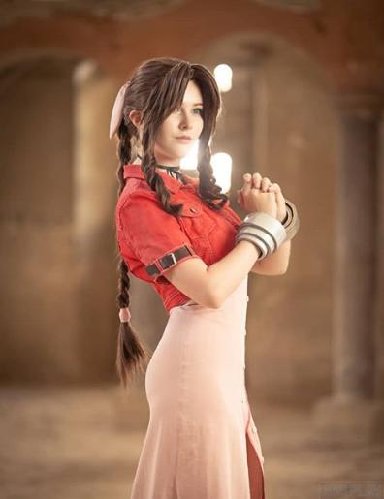 Seksi &amp; Berisi! Bidadari Swedia Berdandan Sebagai Aerith di Final Fantasy VII Remake