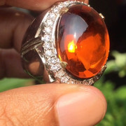 Lelang singkat pitu item berkilau