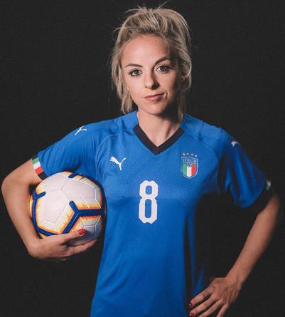 10 Pesepakbola Cantik &amp; Seksi yang Tampil di FIFA Women World Cup 2019