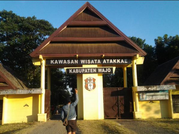 Rumah Adat Atakkae, Kawasan Wisata yang Memiliki 101 Tiang di Kota Sengkang