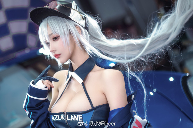 Bikin Panas! Gadis Cantik Ini Berdandan ala Enterprise Wind Catcher dari Azur Lane